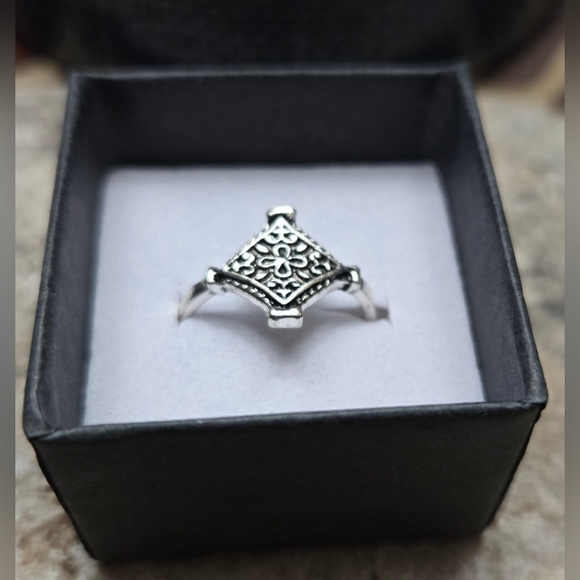 NWOT | Vintage | Silver Tone Aztec Southwestern Style Women's Ring | Size: 6.5 - Picture 7 of 10
